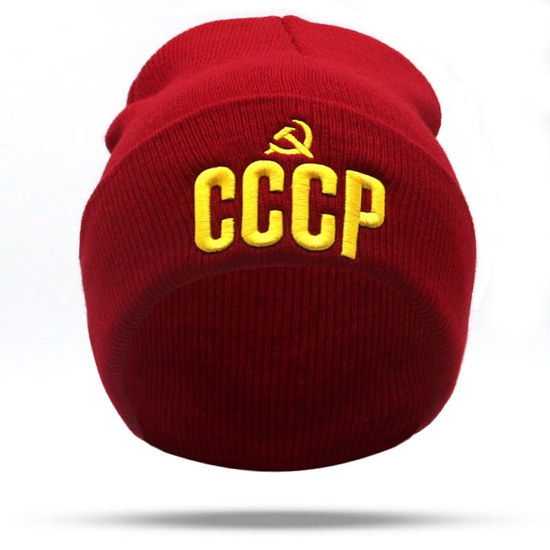 Бродирана тъмно червена зимна шапка СССР - shlio-bg.com